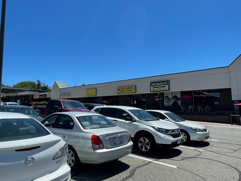 More Photos Of 8202-8280 E Market St, Warren Unknown For Lease