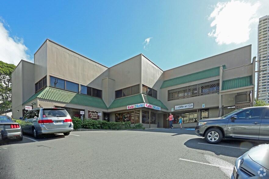 More Photos Of 2758 S King St, Honolulu Freestanding For Lease