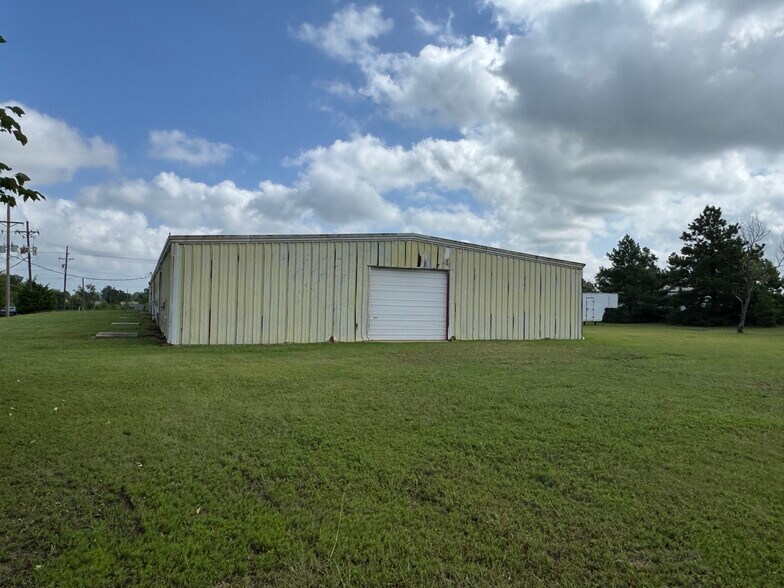 More Photos Of 629 W Rutherford St, Mount Vernon Warehouse For Sale