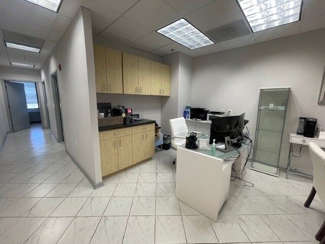 More Photos Of 5530 Wisconsin Ave, Chevy Chase Medical For Lease