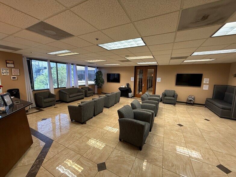 More Photos Of 202 E Earll Dr, Phoenix Medical For Sale