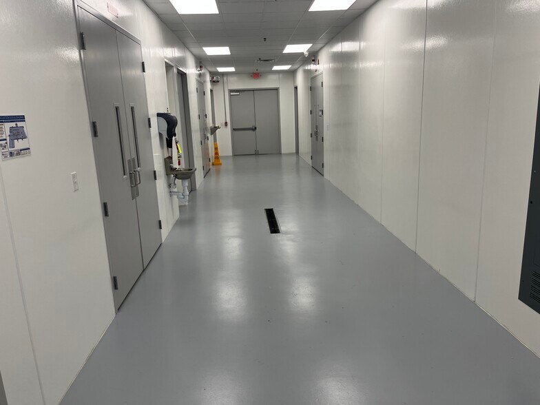 More Photos Of 112 E Industrial Blvd, Cleburne Warehouse For Sale