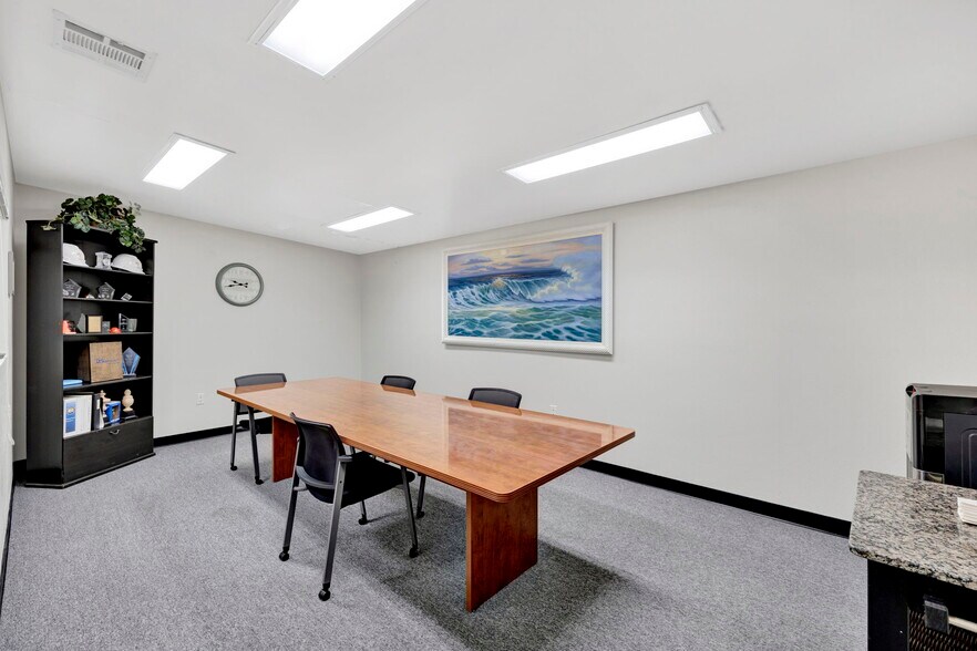 More Photos Of 3455 Ocean View Blvd, Glendale Office For Lease