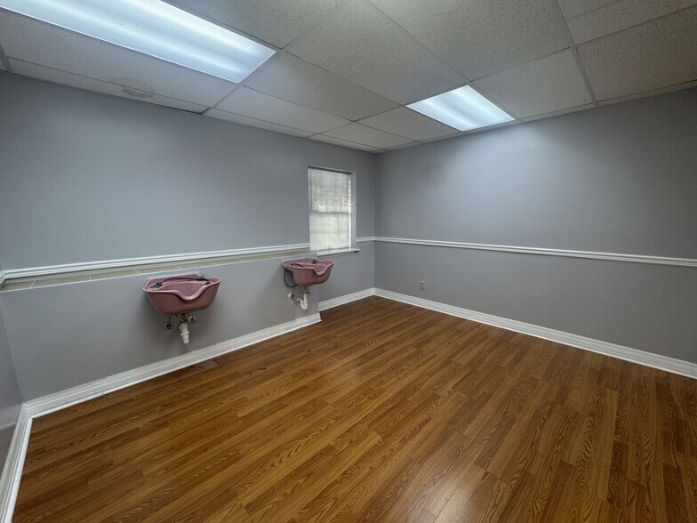 More Photos Of 3938 Sunbeam Rd, Jacksonville Medical For Lease