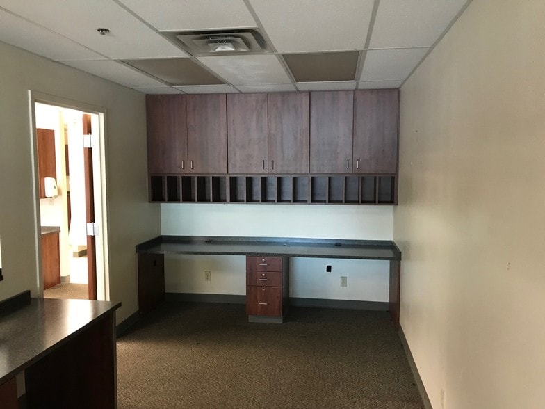 More Photos Of 2101-2135 Riverwalk Dr, Moore Unknown For Lease