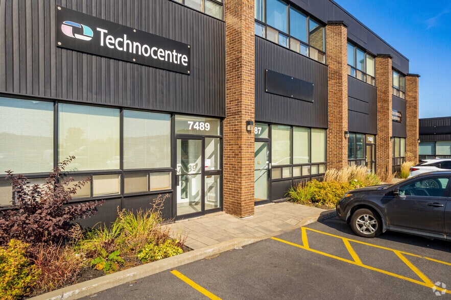 More Photos Of 7451-7499 Rte Transcanadienne, Montréal Warehouse For Lease