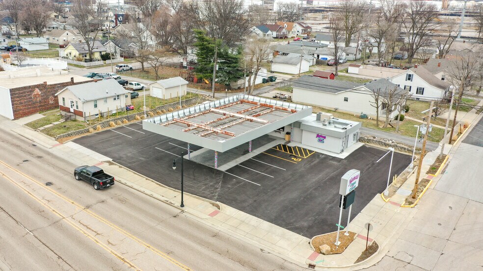 More Photos Of 711 S Central Ave, Roxana General Retail For Sale