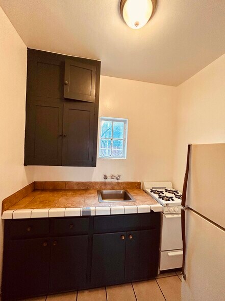 More Photos Of 1650 N Oracle Rd, Tucson Hotel For Sale