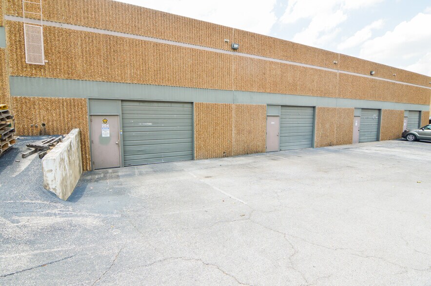 More Photos Of 403 E Ramsey Rd, San Antonio Research And Development For Lease