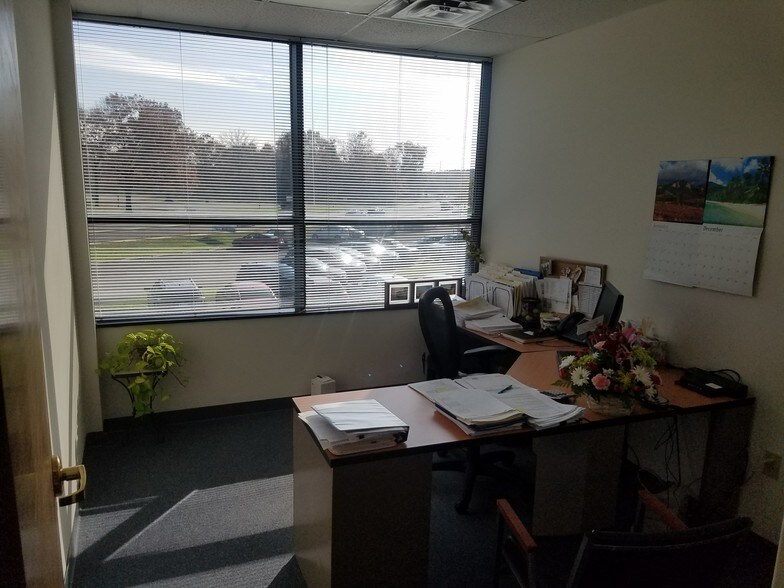 More Photos Of 8830-8854 Rixlew Ln, Manassas Flex For Lease