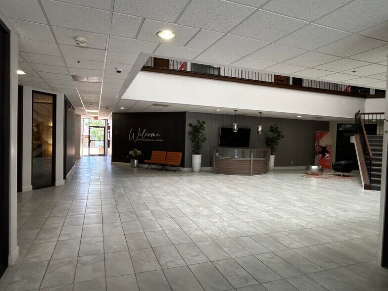 More Photos Of 14465 Webb Chapel Rd, Farmers Branch Office For Lease