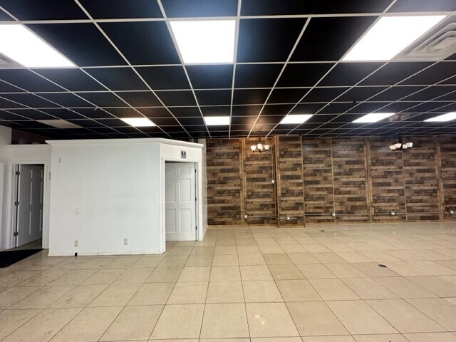 More Photos Of 10657 160th St, Jamaica Storefront For Lease