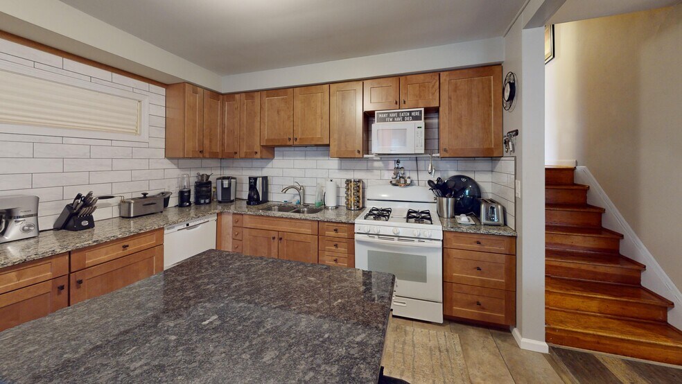 More Photos Of 721 S Michigan Ave, Howell Office Residential For Sale