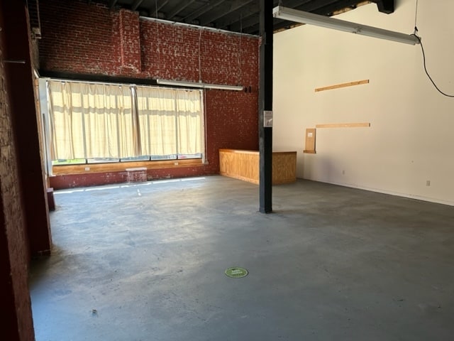 More Photos Of 534 Bridge St, Danville Showroom For Lease
