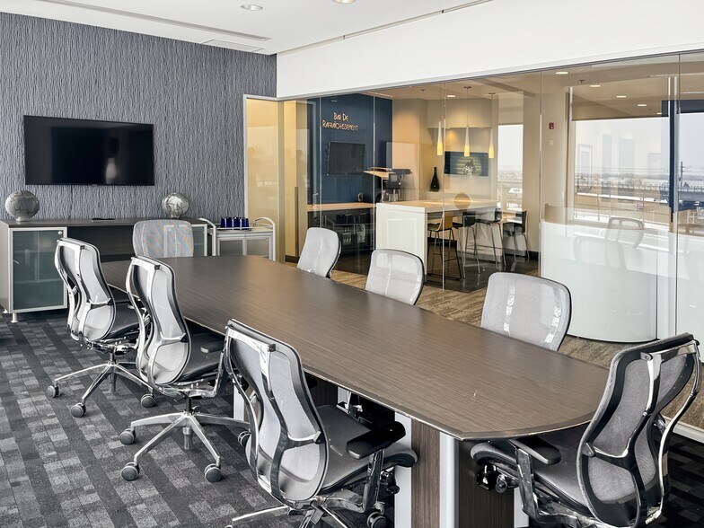 More Photos Of 6500 Rte Transcanadienne, Pointe-claire Coworking Space