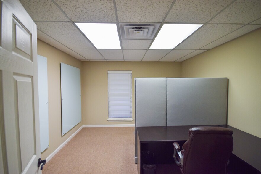 More Photos Of 137 Shadow Oaks Dr, North Little Rock Office For Sale