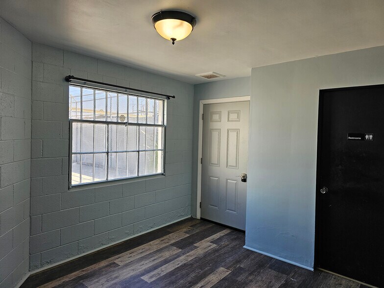 More Photos Of 6878-6880 Beck Ave, North Hollywood Warehouse For Lease