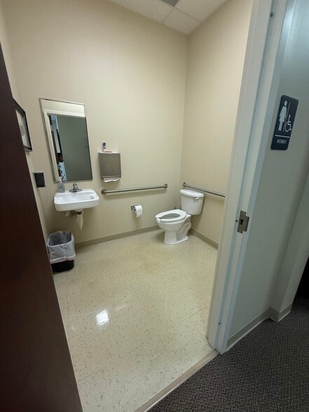 More Photos Of 8222 118th Ave, Largo Warehouse For Sale