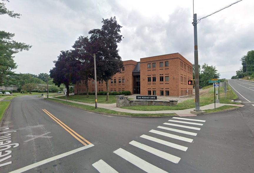 More Photos Of 1 Regency Dr, Bloomfield Office For Lease
