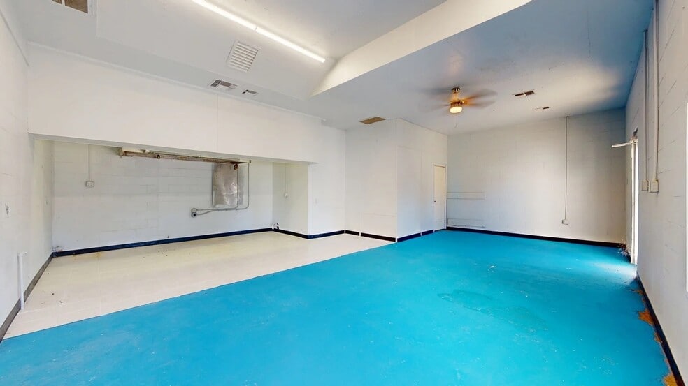 More Photos Of 3851 Harrington st, Oak Park Light Distribution For Sale