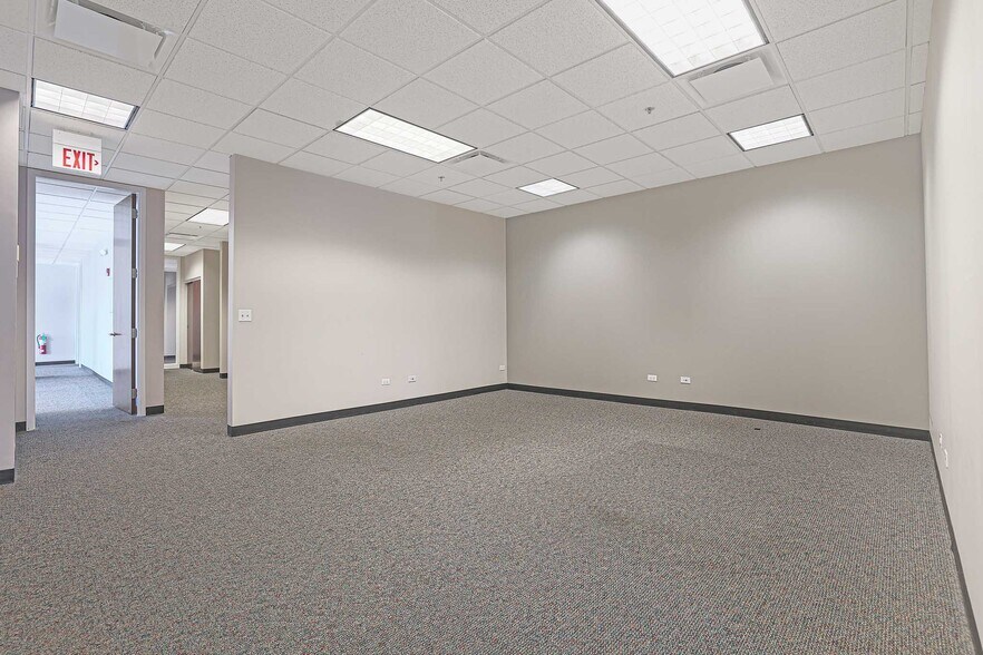 More Photos Of 2134-2140 S Wolf Rd, Des Plaines Office For Lease