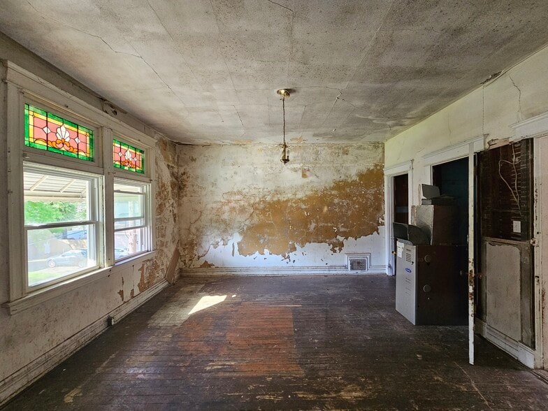 More Photos Of 5700 Highland Ave, Cincinnati Storefront Retail Residential For Sale