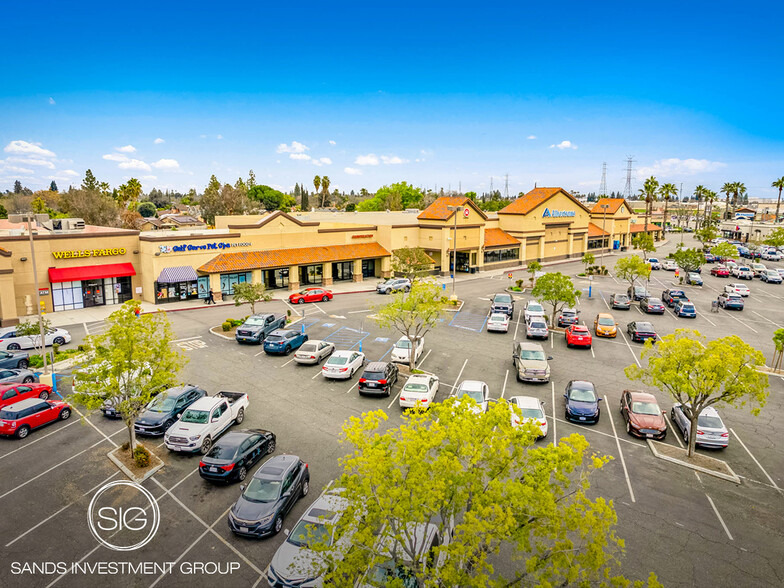 Primary Photo Of 7900 White Ln, Bakersfield Supermarket For Sale