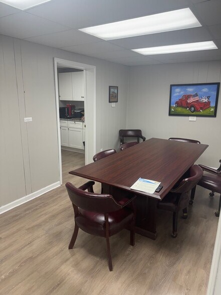 More Photos Of 115 W Court House Sq, Cumming Medical For Lease