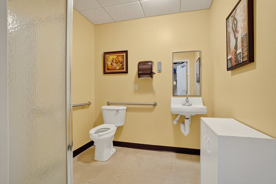 More Photos Of 115 Magnolia Ave, Daytona Beach Flex For Sale