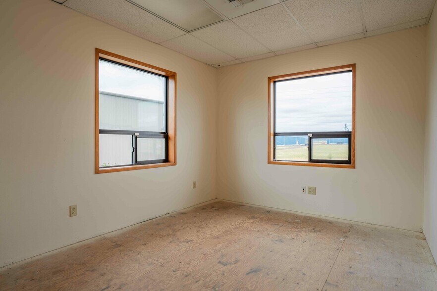 More Photos Of 27630 Llewellyn Rd, Corvallis Distribution For Lease