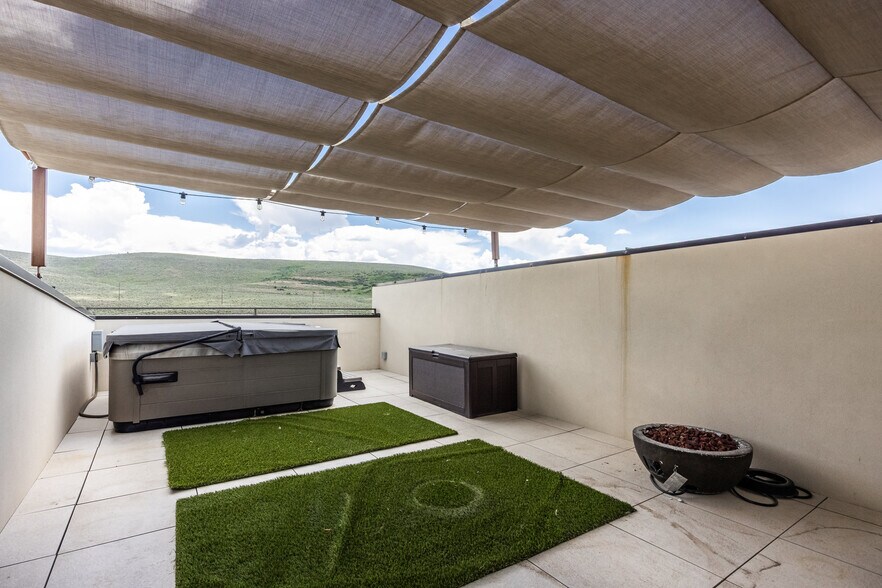 More Photos Of 4554 Forestdale Dr, Park City Light Manufacturing For Sale