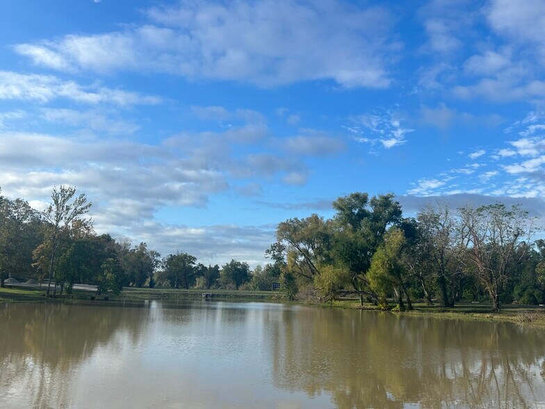 More Photos Of 4326 TX-19, Trinity Marina For Sale