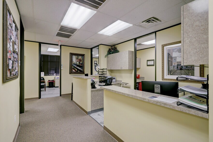 More Photos Of 19701 Kingwood Dr, Kingwood Medical For Sale