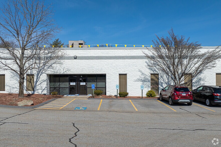 More Photos Of 35 Dunham Rd, Billerica Warehouse For Lease