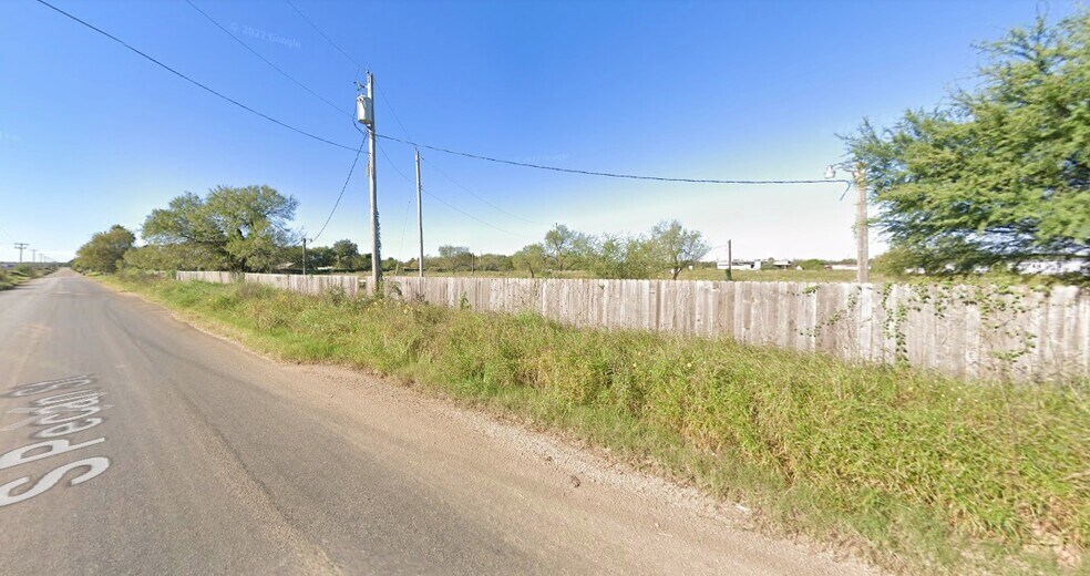 More Photos Of 1411 S Pecan, Pearsall Trailer Camper Park For Sale