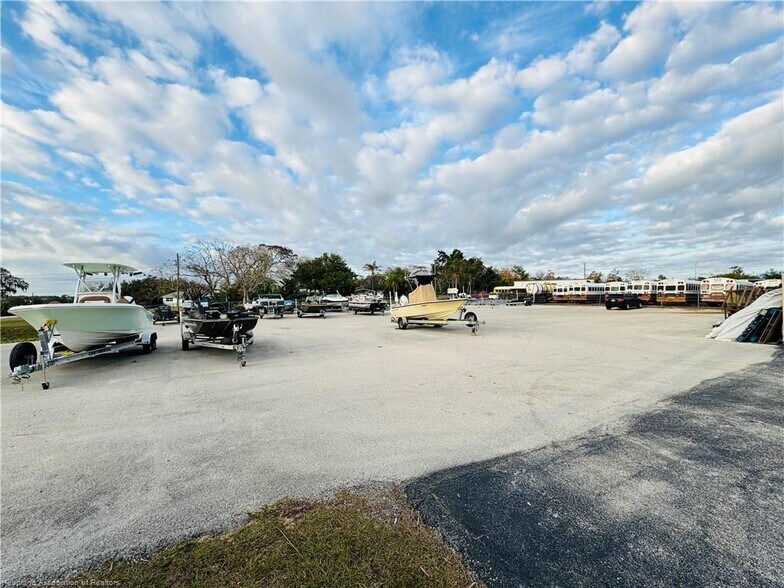 More Photos Of 1130 US Highway 27 N, Lake Placid Freestanding For Sale