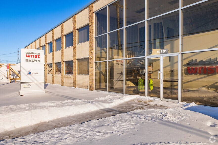 More Photos Of 10801 Boul Ray-Lawson, Montréal Warehouse For Lease
