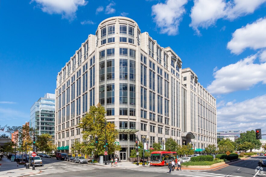 More Photos Of 901 New York Ave NW, Washington Office For Lease