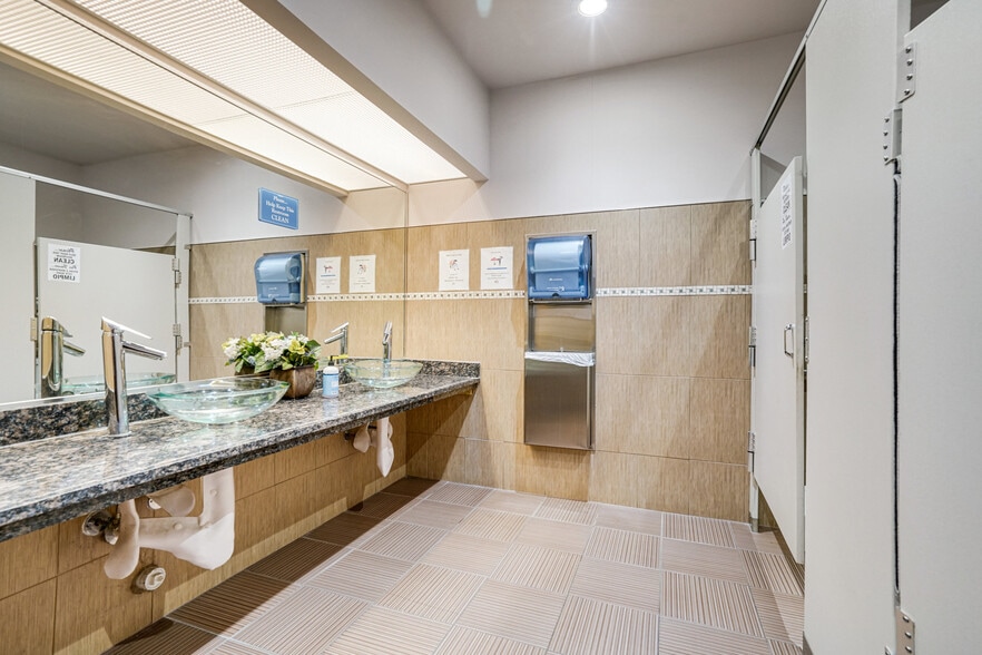 More Photos Of 7301-7307 Little River Tpke, Annandale Freestanding For Lease