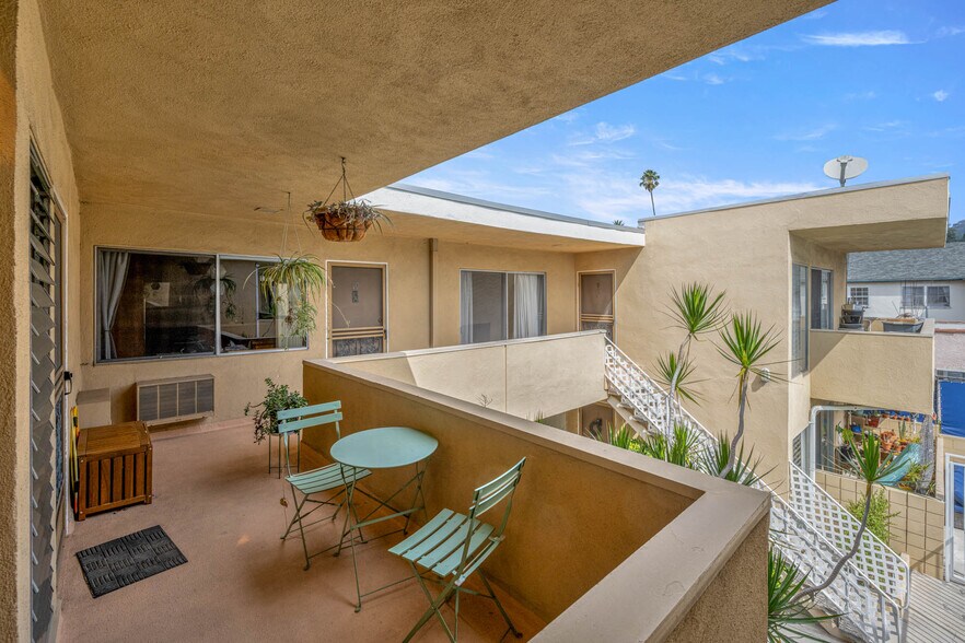 More Photos Of 2050 Rodney Dr, Los Angeles Apartments For Sale