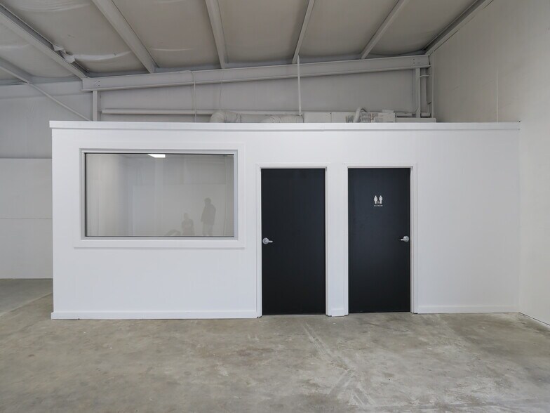 More Photos Of 5638 Star Ln, Houston Auto Dealership For Lease