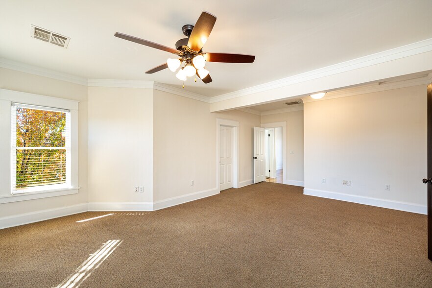 More Photos Of 717 W Riordan Rd, Flagstaff Storefront Retail Office For Sale