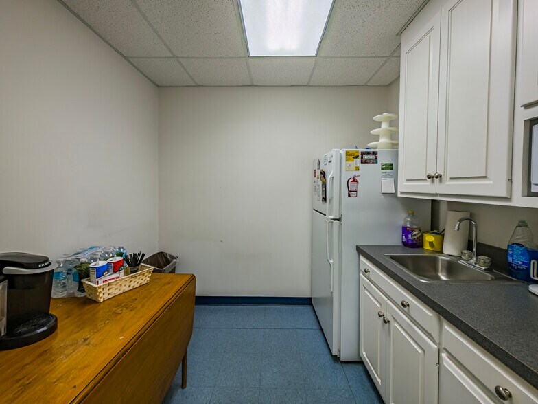 More Photos Of 1108 Gornto Rd, Valdosta Office For Sale
