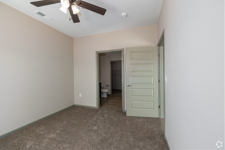 More Photos Of 106 E Greenbriar Dr, Nixa Apartments For Sale