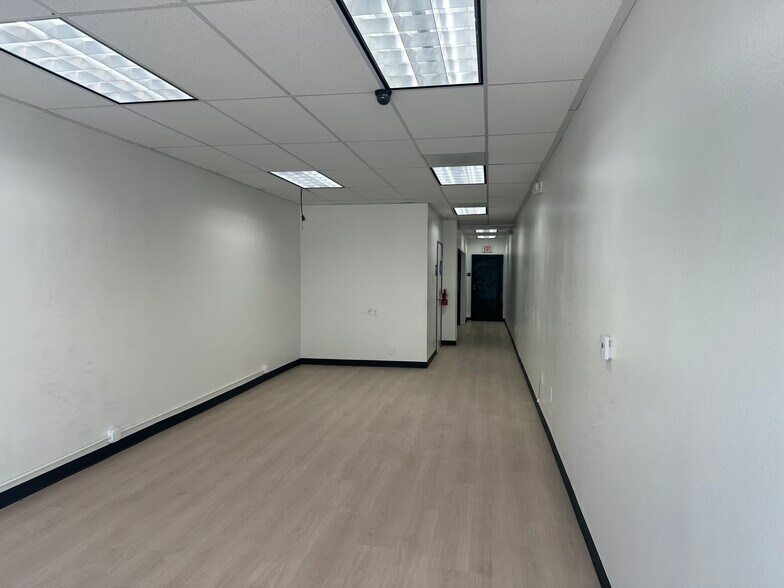 More Photos Of 555-559 W Whittier Blvd, La Habra Storefront For Lease