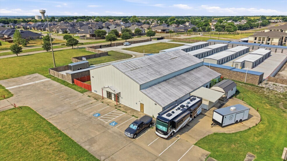 More Photos Of 920 S Heritage Pky, Sherman Specialty For Sale