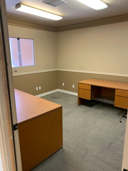 More Photos Of 12708 Montana Ave, El Paso Warehouse For Lease