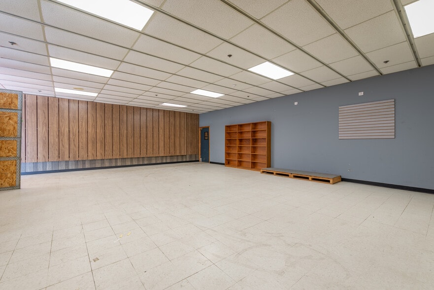 More Photos Of 1650 S Galena Ave, Freeport Industrial For Sale