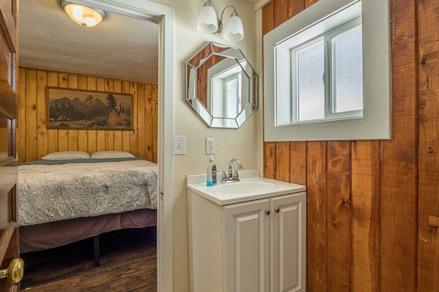 More Photos Of 21221 Baron Lake Dr, Cedaredge Hotel For Sale