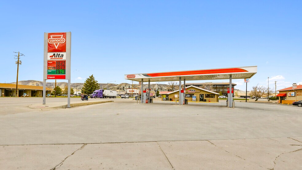 More Photos Of 2506 Dewar Dr, Rock Springs Service Station For Sale